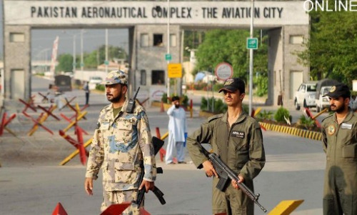 ��܊�������u�󣬰ͻ�˹̹�ɳ����(du��)�ڙC(j��)��(ch��ng)������(zh��)�о����΄�(w��)��