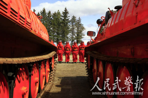 �ٱ��ڿ�ǰ�v�����M(j��n)�����(du��)���DƬ��Դ�������侯��(b��o)