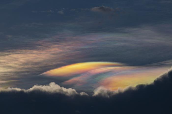 ?？诂F(xiàn)“七彩云”景象