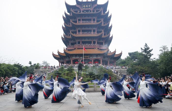 賞景、逛展、看表演 民眾樂(lè)享假期