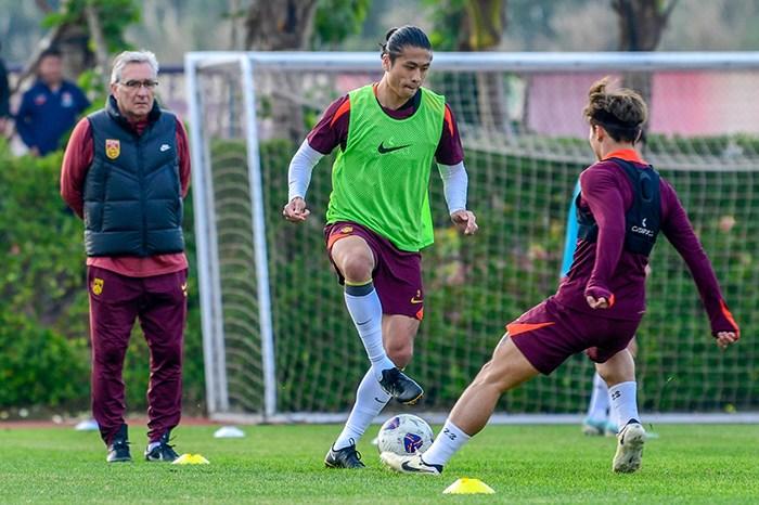 中國國家男子足球隊(duì)在?？诩?xùn)