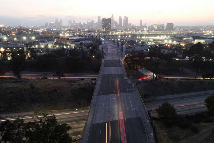 美國(guó)洛杉磯市中心部分地區(qū)實(shí)施宵禁