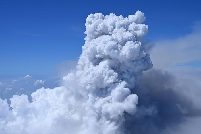 日本新燃岳火山噴發(fā) 火山灰柱高達(dá)5000米