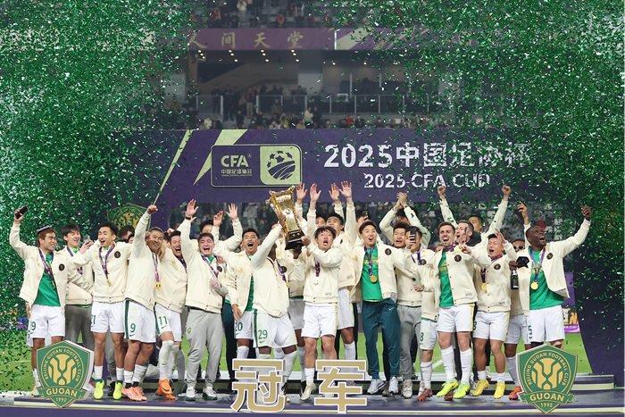 北京國安隊奪得中國足協(xié)杯冠軍