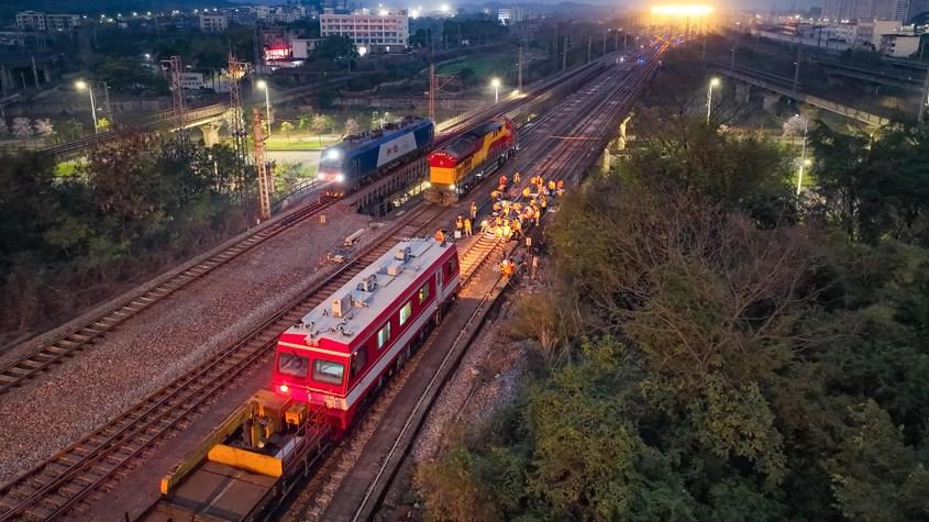 西部陸海新通道關(guān)鍵編組樞紐開(kāi)展集中修施工