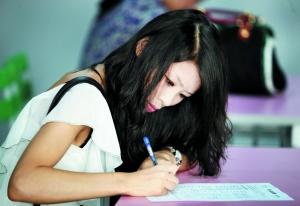 ǧ�f�������H�Ɍ�(du��)����1500����Ů�Ԉ�(b��o)��(�M�D)