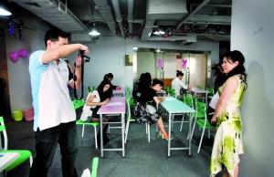 ǧ�f�������H�Ɍ�(du��)����1500����Ů�Ԉ�(b��o)��(�M�D)