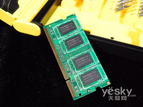 (li��n)��������С�w�ePC��IdeaCentre Q110�u�y