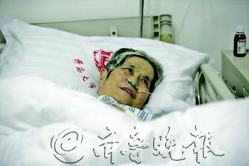 青島72歲被炸傷老人:沒想到習(xí)主席會來看我(圖)