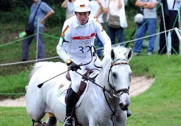 �D���W�\(y��n)�R�g(sh��)���(xi��ng)ِ��(gu��)�x�֕��r(sh��)�I(l��ng)�� 