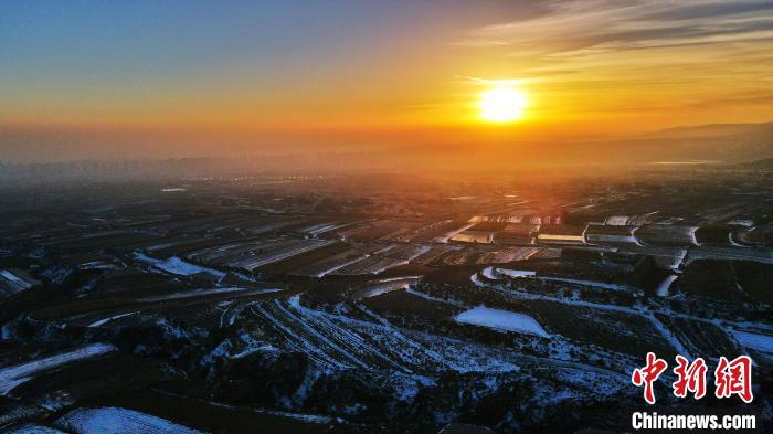 蘭州鄉(xiāng)村沐浴冬日晨光繪美圖