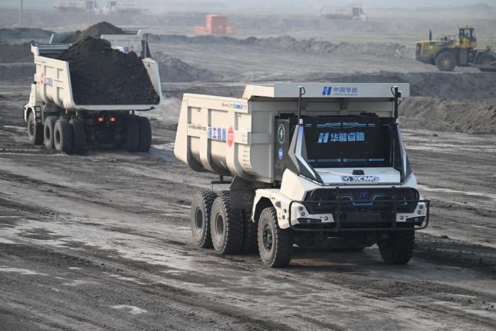 全球首個百臺純電動無人駕駛礦用卡車集群投運