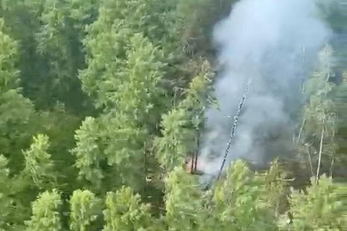 俄羅斯一架飛機(jī)失事 墜機(jī)現(xiàn)場(chǎng)升起煙霧