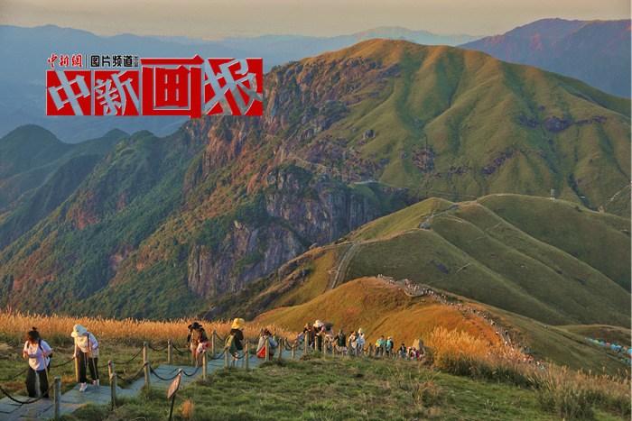 九九重陽(yáng)登高望遠(yuǎn) 走出家門“向上社交”