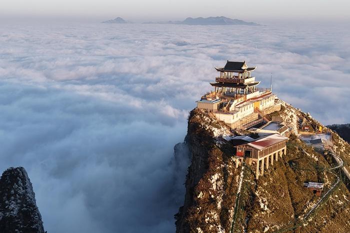 四川萬源八臺(tái)山云海、日出、佛光、雪景同框