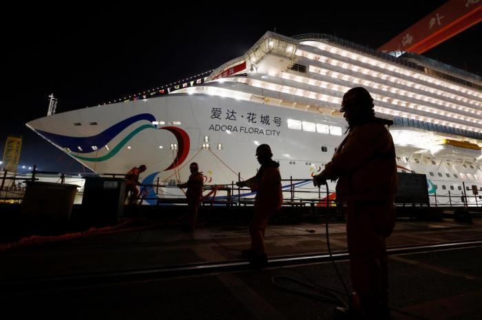 第二艘國產(chǎn)大型郵輪“愛達·花城號”開啟出塢模式