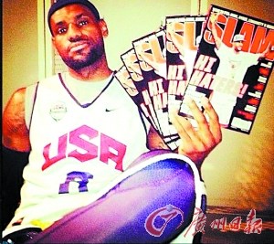 詹姆斯拿雜志挑釁詹黑粉絲稱其“真像皇帝”(圖)